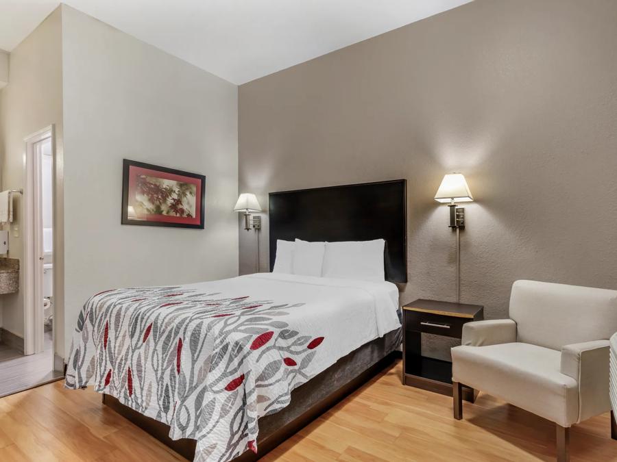 Red Roof Inn Atlanta - Kennesaw State University Deluxe Queen Bed Non-Smoking Image