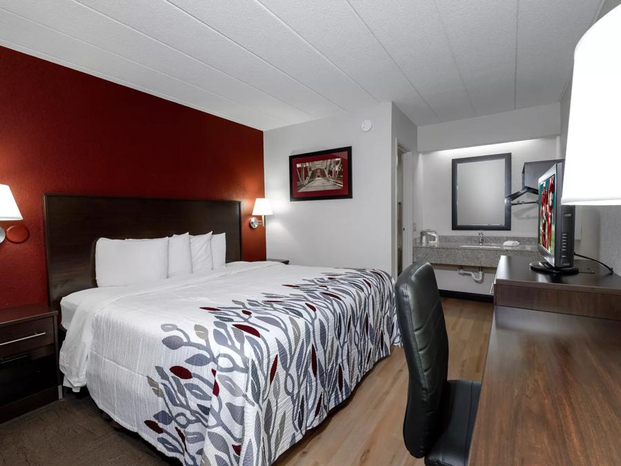 Red Roof Inn Bloomington - Normal/University King Room Image