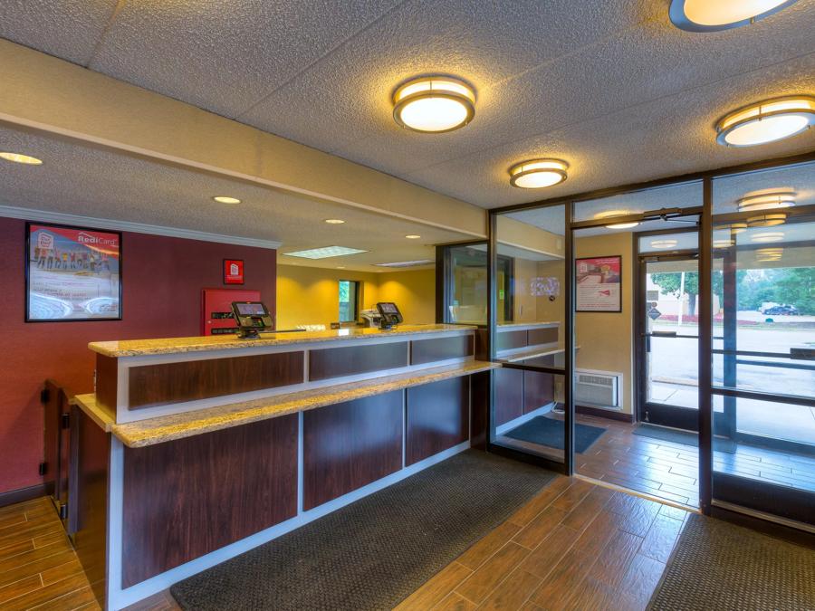 Red Roof Inn Memphis East Front Desk Image