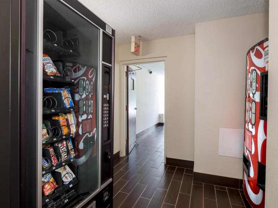 Red Roof Inn Dumfries – Quantico Vending Image