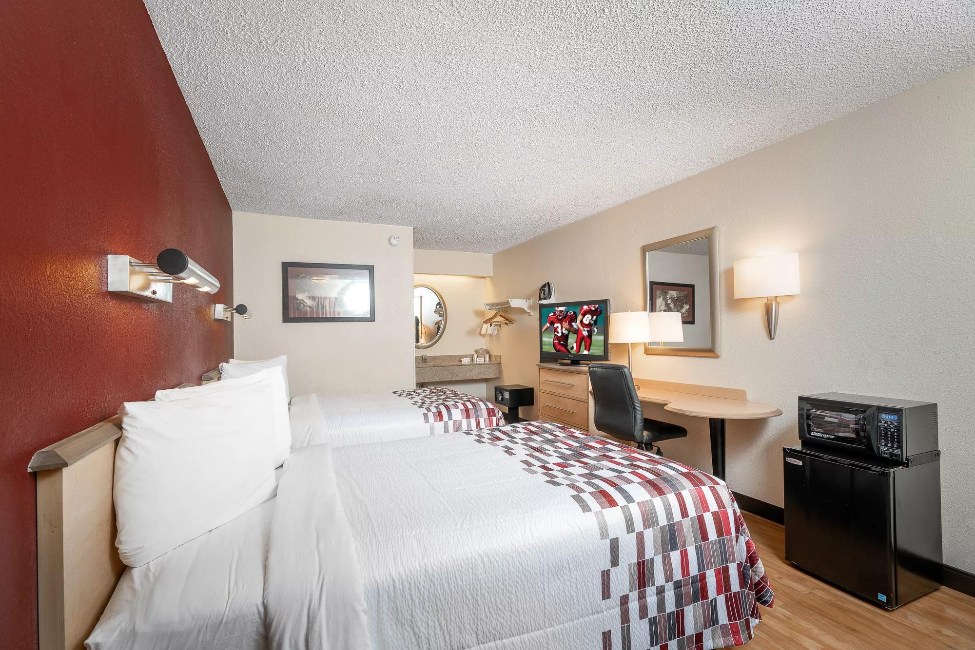 Red Roof Inn Buffalo - Niagara Airport Deluxe Double Room Image Details