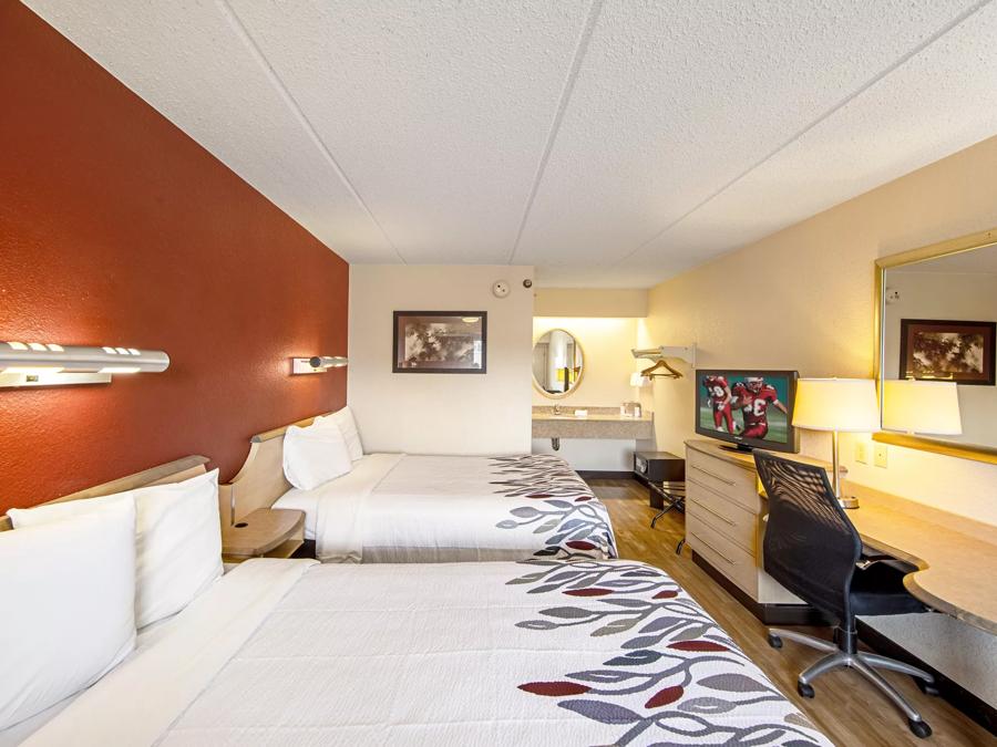 Red Roof Inn Albany Airport Deluxe Double Bed Room Image