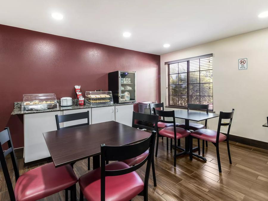 Red Roof Inn Murfreesboro Breakfast Area Image