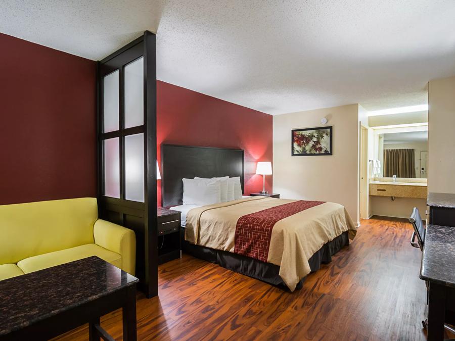 Red Roof Inn & Suites Scottsboro Single Bed Suite Image