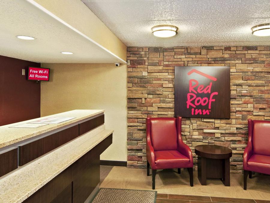 Red Roof Inn Detroit - Farmington Hills Front Desk and Lobby