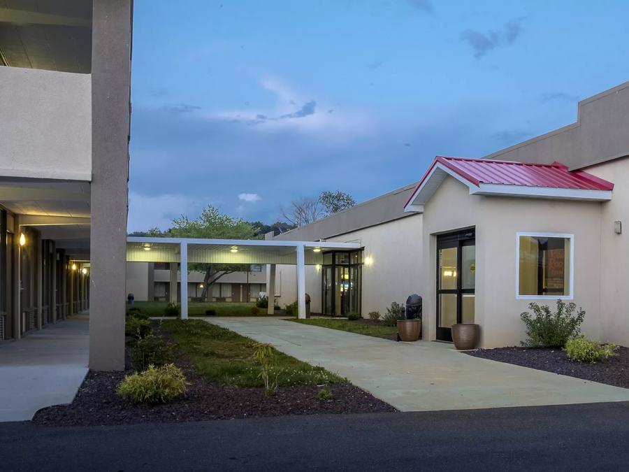 Red Roof Inn Clearfield Exterior Image