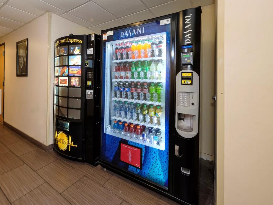 Red Roof Inn Yemassee Vending Image