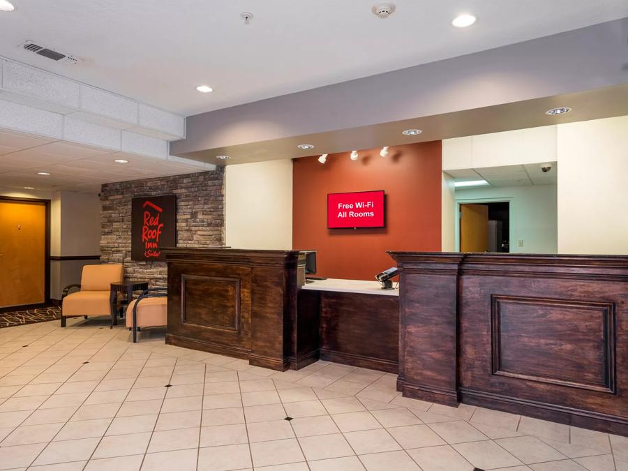 Red Roof Inn & Suites Biloxi - Ocean Springs Front Desk and Lobby Image