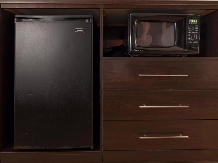 Red Roof Inn & Suites Lincoln Superior King Amenities Image