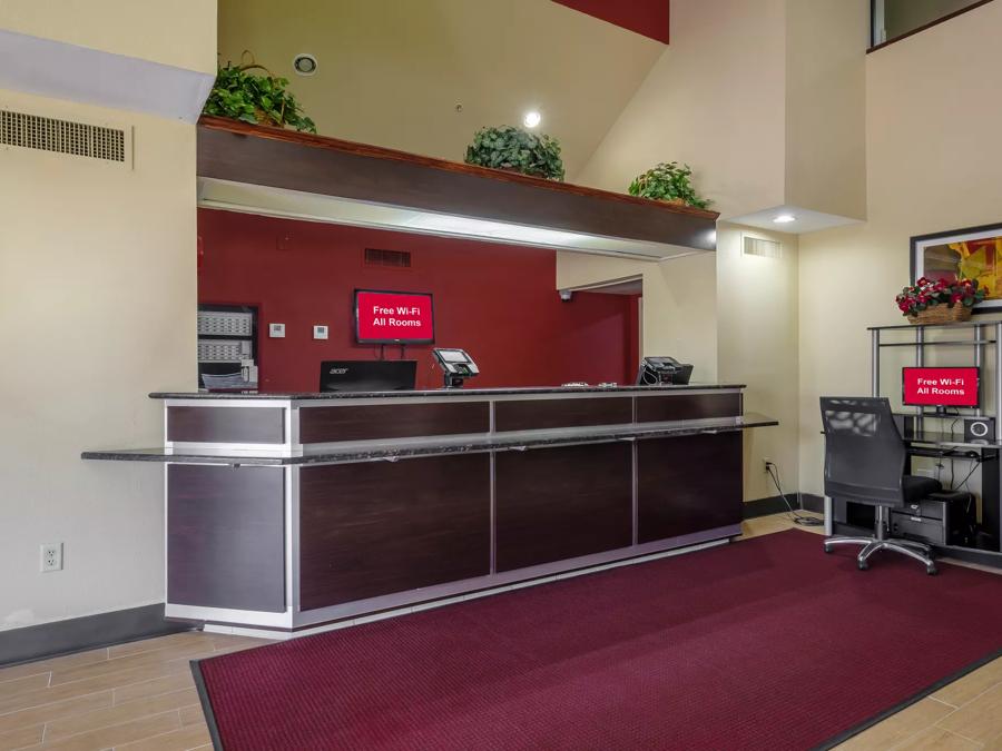 Red Roof Inn Pensacola Fairgrounds Front Desk Image