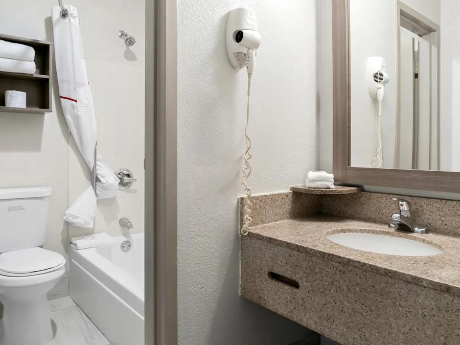 RRI1419_Standard Bathroom PRO Approved 10-28-24 Image