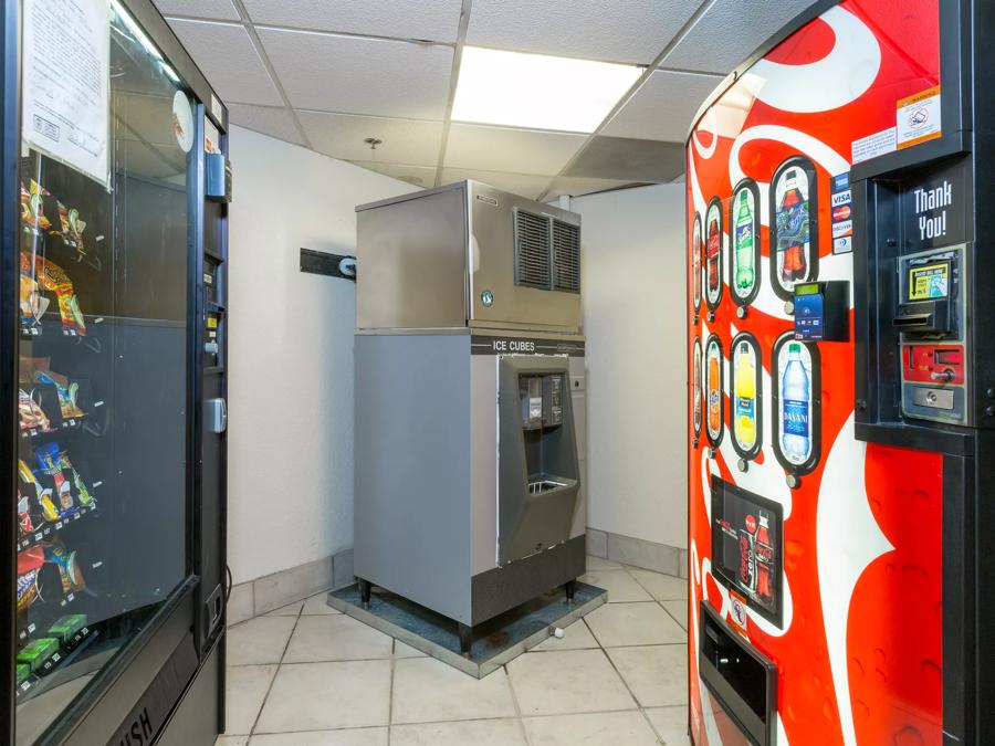 Red Roof Inn Houston - Westchase Vending Image