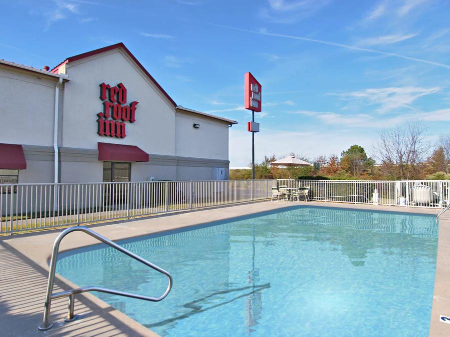 Red Roof Inn North Little Rock Pool Image