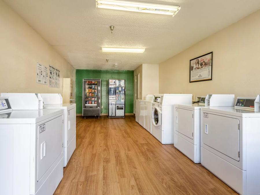 HomeTowne Studios Atlanta NE - Downtown Norcross Guest Coin Laundry Image