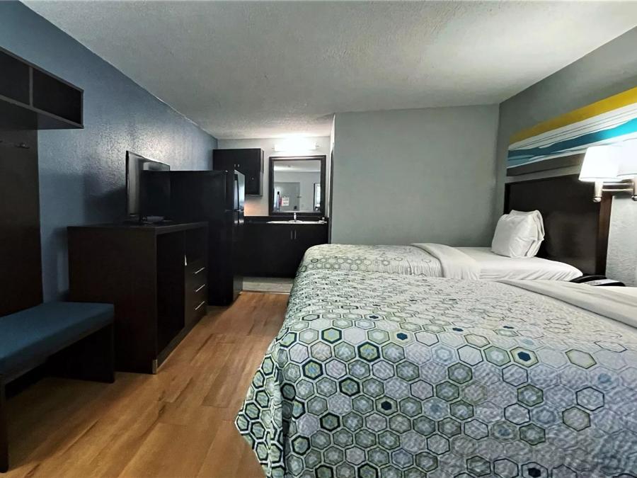 HomeTowne Studios Augusta Suite 2 Full Beds Image