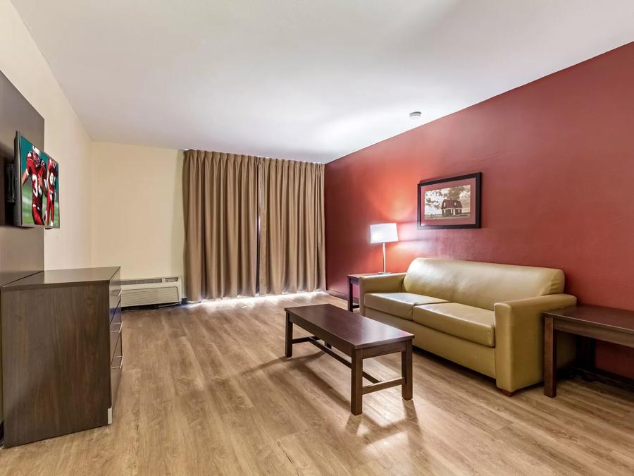 Red Roof PLUS+ & Suites Houston - IAH Airport SW Premium King Room Amenities Image