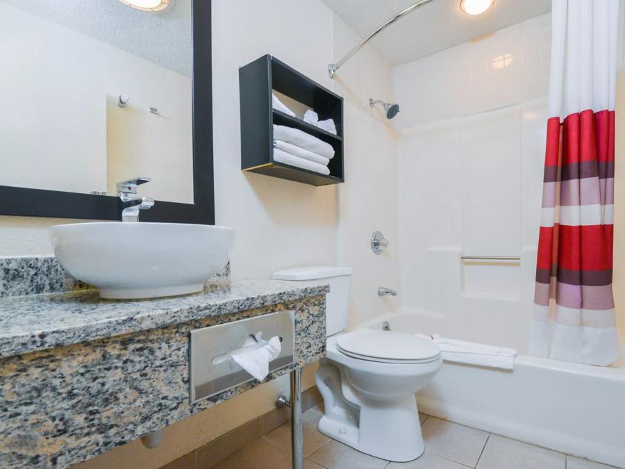 Premium King with Kitchenette Smoke Free Bathroom Image