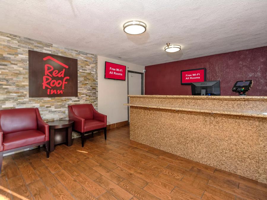 Red Roof Inn Jacksonville - Cruise Port Lobby and Sitting Area Image