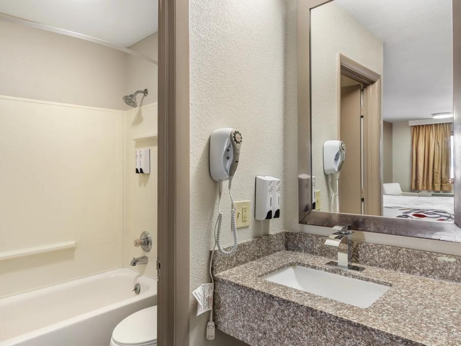 RRI1219_Bathroom 1 PRO Approved 6-17-25 Image