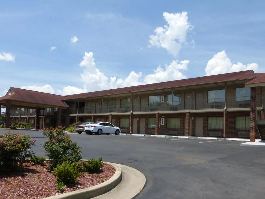 Red Roof Inn & Suites Cleveland, TN Exterior Property Image Details