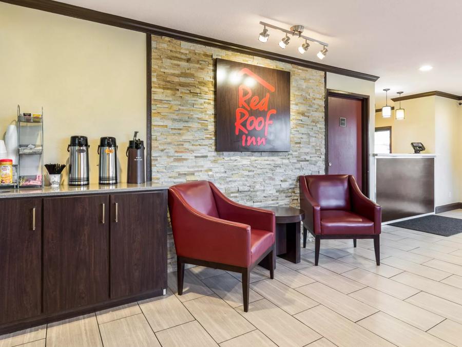 Red Roof Inn Dry Ridge Front Desk and Lobby Area Image