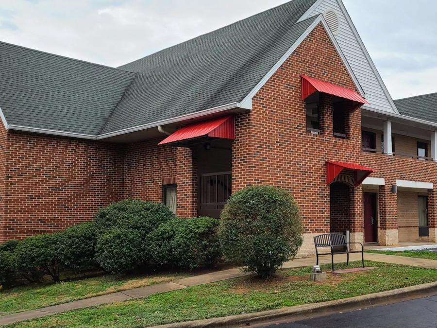 Red Roof Inn & Suites Cornelius - Lake Norman Exterior Image