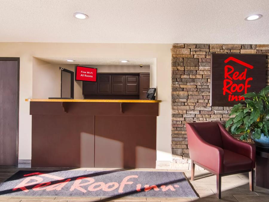 Red Roof Inn Greensburg Front Desk Image