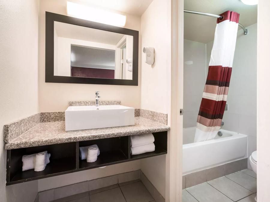 Red Roof Inn North Dallas - Park Central Kitchenette Non-Smoking Bathroom Image