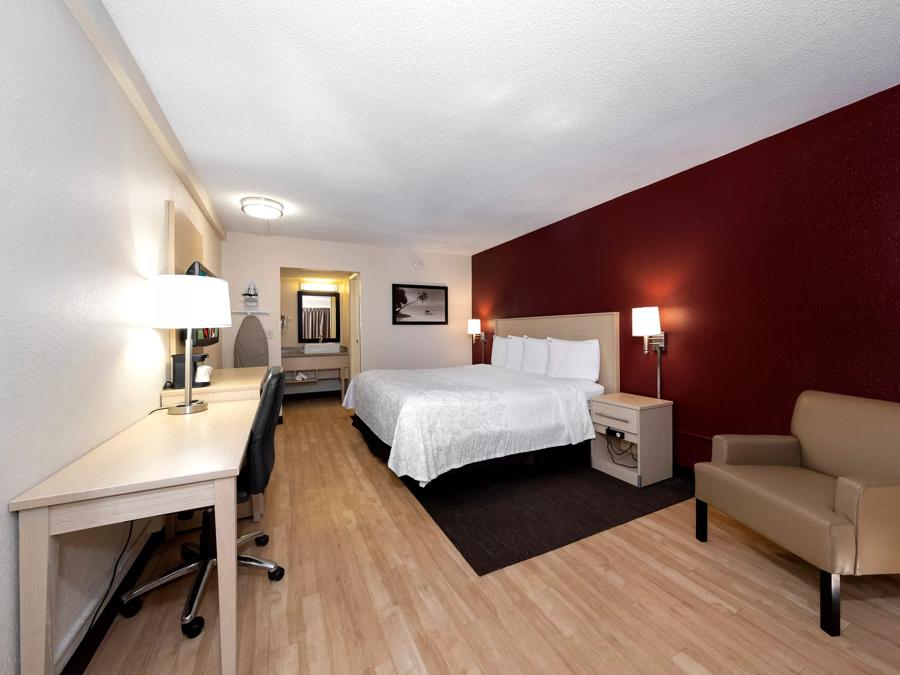  Red Roof PLUS+ & Suites Naples Downtown-5th Ave S Premium King Bed Smoke Free Image