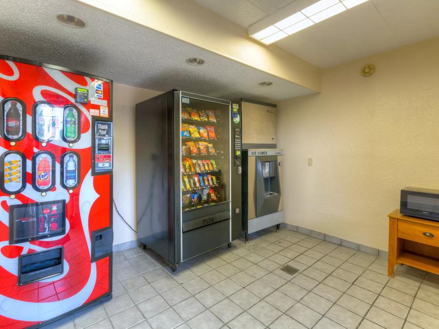 Red Roof Inn Memphis East Vending Image