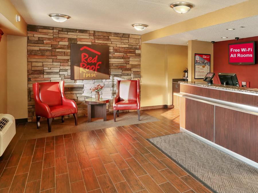 Red Roof Inn Washington DC - Laurel Front Desk and Lobby Image