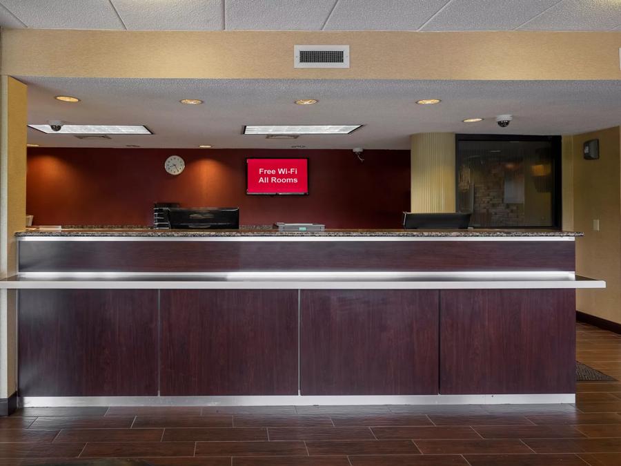 Red Roof Inn Edison Front Desk Image