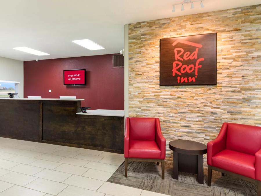Red Roof Inn Temple Lobby and Sitting Area Image