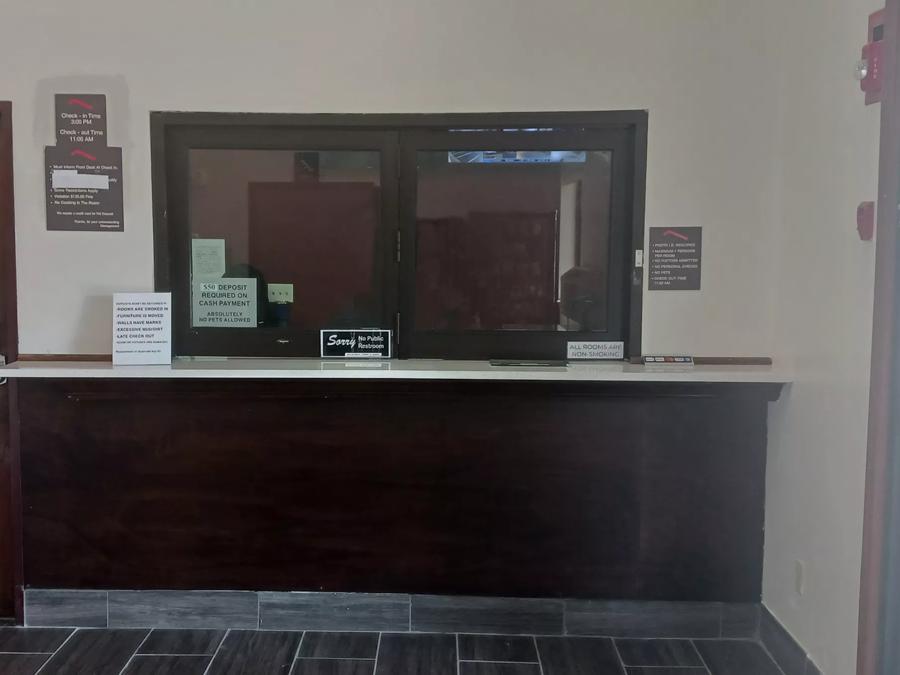 Red Roof Inn Huntsville, AL Lobby