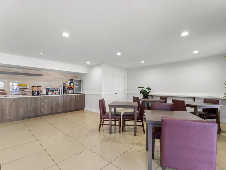 RRI1096_Breakfast Area 4 PRO Approved 3-19-26 Image