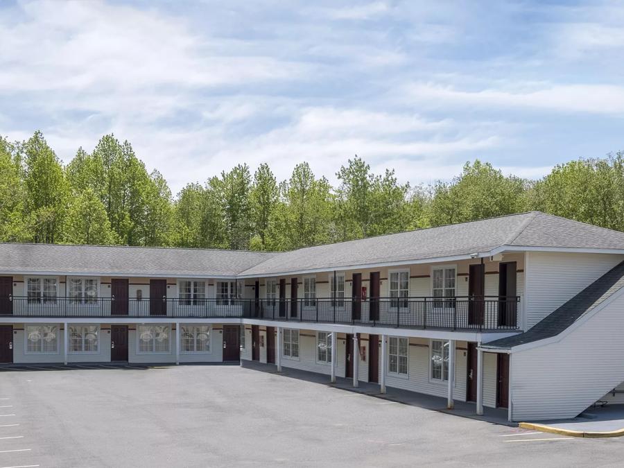 Red Roof Inn Neptune Deluxe Property Exterior Image