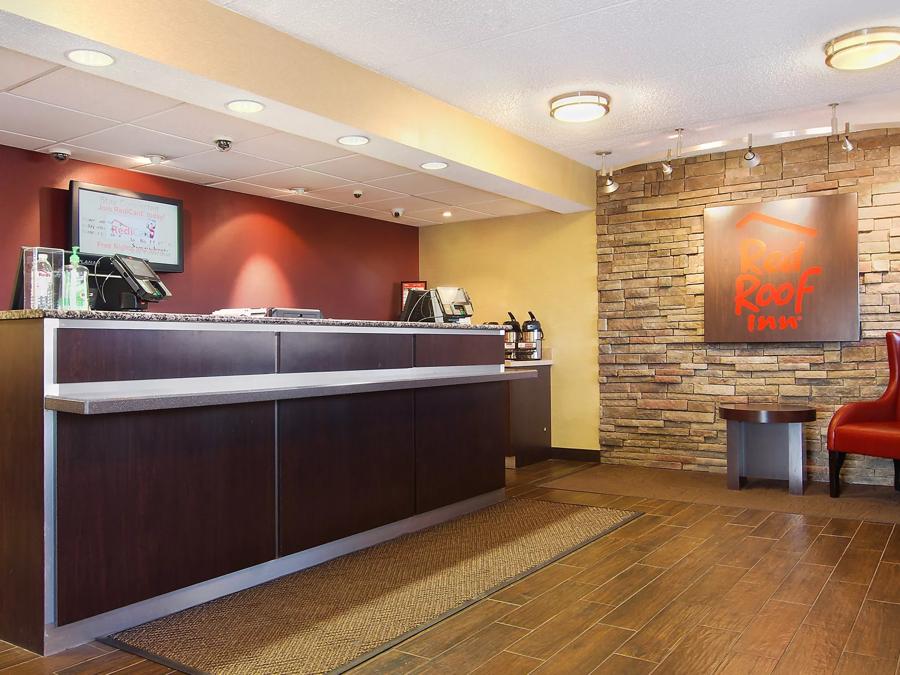 Red Roof Inn Harrisburg - Hershey Lobby and Front Desk Image