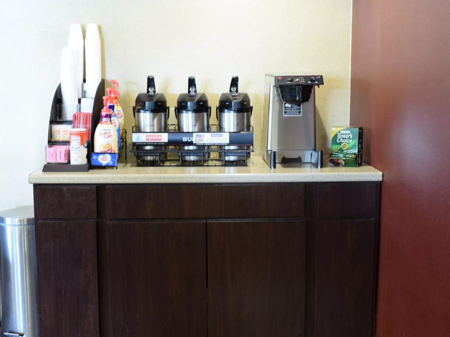 Red Roof PLUS+ University at Buffalo – Amherst Lobby Coffee Image