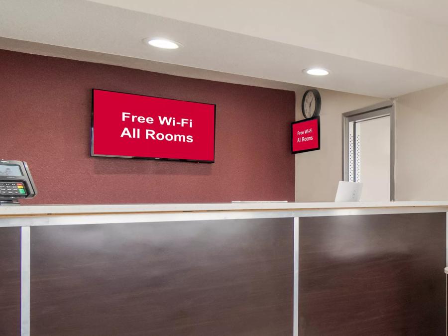 Red Roof Inn Fort Worth South Front Desk Image