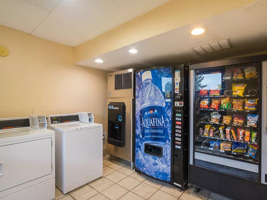 Red Roof Inn Indianapolis North - College Park Vending Image