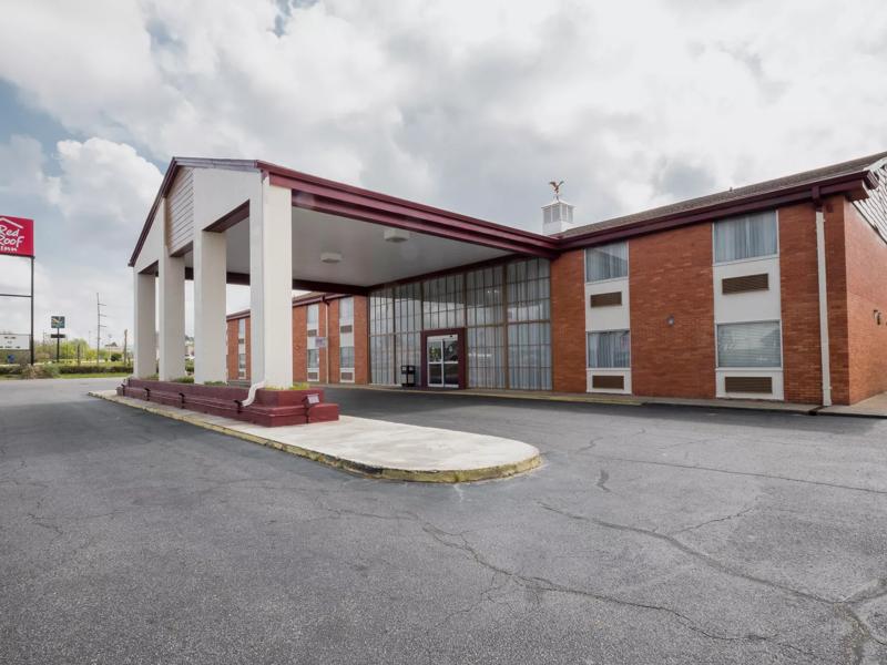 Red Roof Inn Meridian exterior