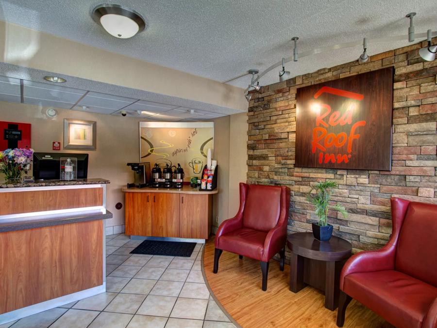 Red Roof Inn Pensacola - I-10 at Davis Highway Front Desk and Lobby Image