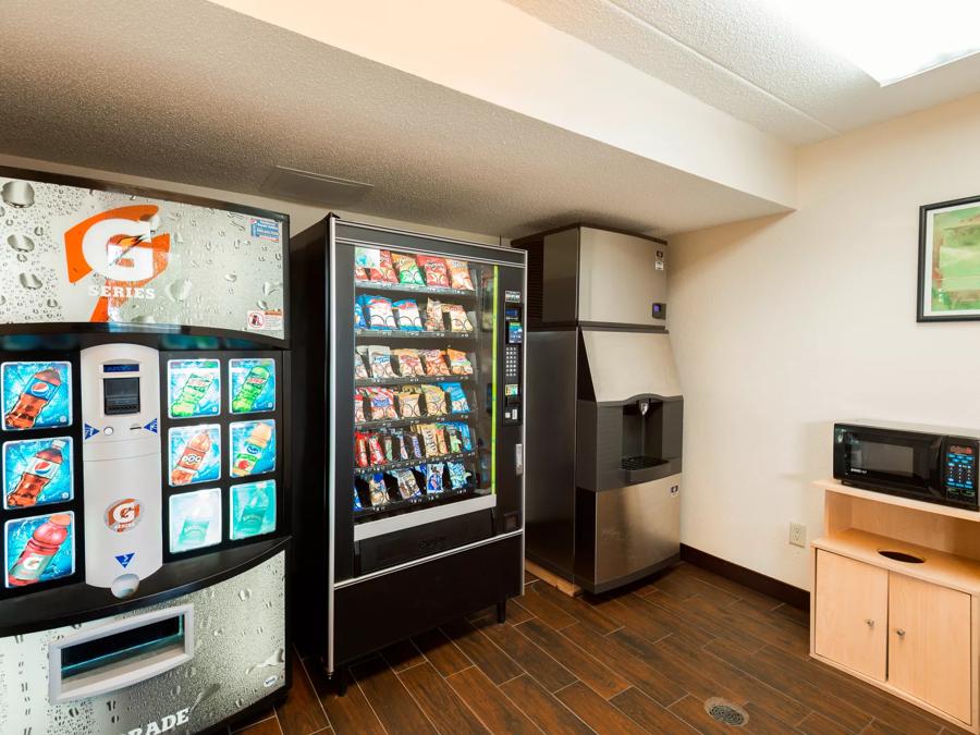 Red Roof Inn Rockford East - Casino District Vending Machines Image