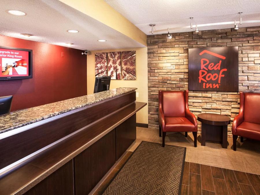 Red Roof Inn Utica Front Desk and Lobby Sitting Area Image