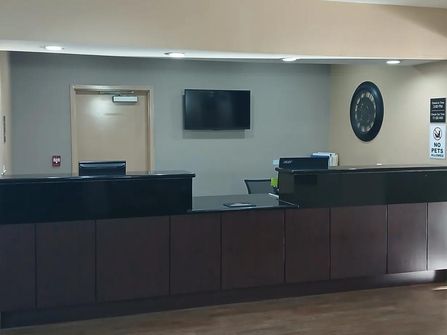 Red Roof Inn & Suites Houma Lobby Image
