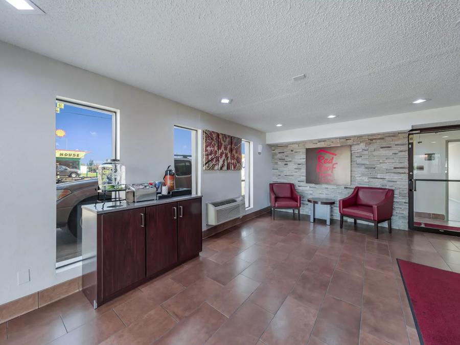 Red Roof Inn & Suites Denton Front Desk and Lobby Sitting Area Image