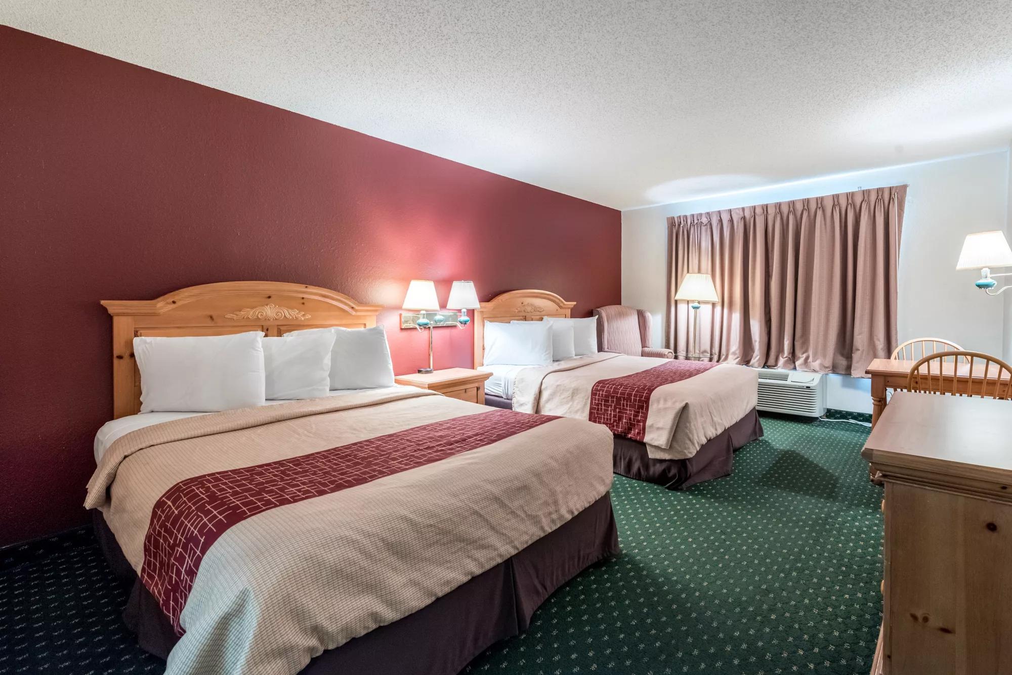 Red Roof Inn & Suites Knoxville East Deluxe Double Room Image