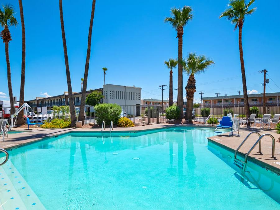 Red Roof Inn Tucson Downtown - University Swimming Pool Image