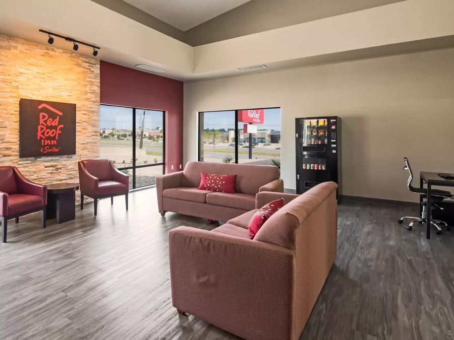 Red Roof Inn & Suites Austin East - Manor lobby Sitting Area