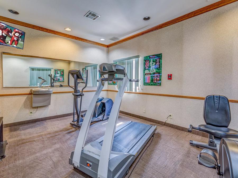 Stay fit using our convenient onsite fitness center. 